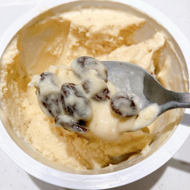 発酵バター香るラムレーズンアイス